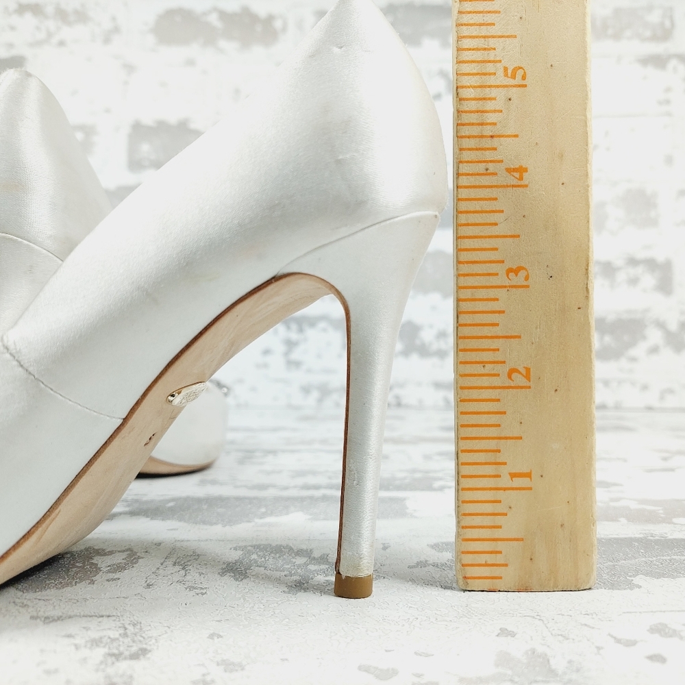 Badgley Mischka Cher White Satin Crystal Buckle Pumps F518 - Picture 9 of 14
